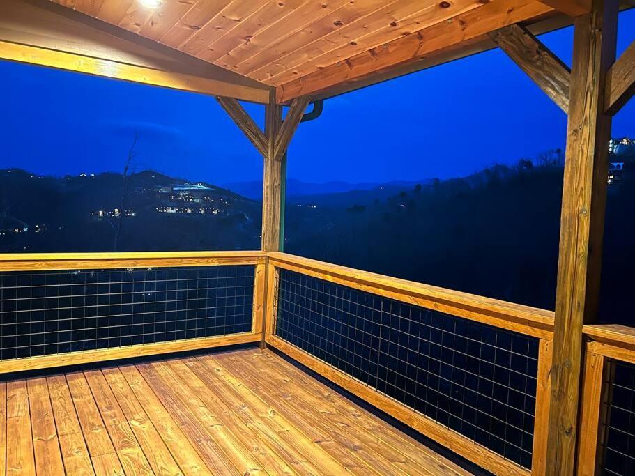 * * 4 Master Bedrooms, Views, Theater, Arcade, Evc Гатлінбург Екстер'єр фото