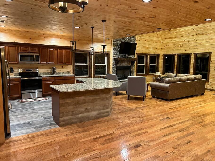 * * 4 Master Bedrooms, Views, Theater, Arcade, Evc Гатлінбург Екстер'єр фото